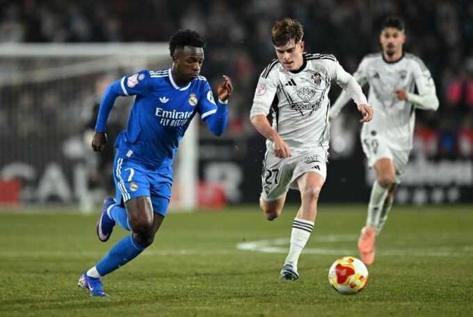 Joueurs du Real Madrid déçus après l'élimination en Coupe du Roi face à Albacete