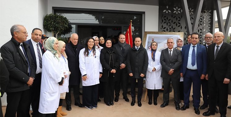 Le Ministre de la Santé et de la Protection Sociale, Amine Tehraoui, lors de l'inauguration d'un centre de santé au Maroc.