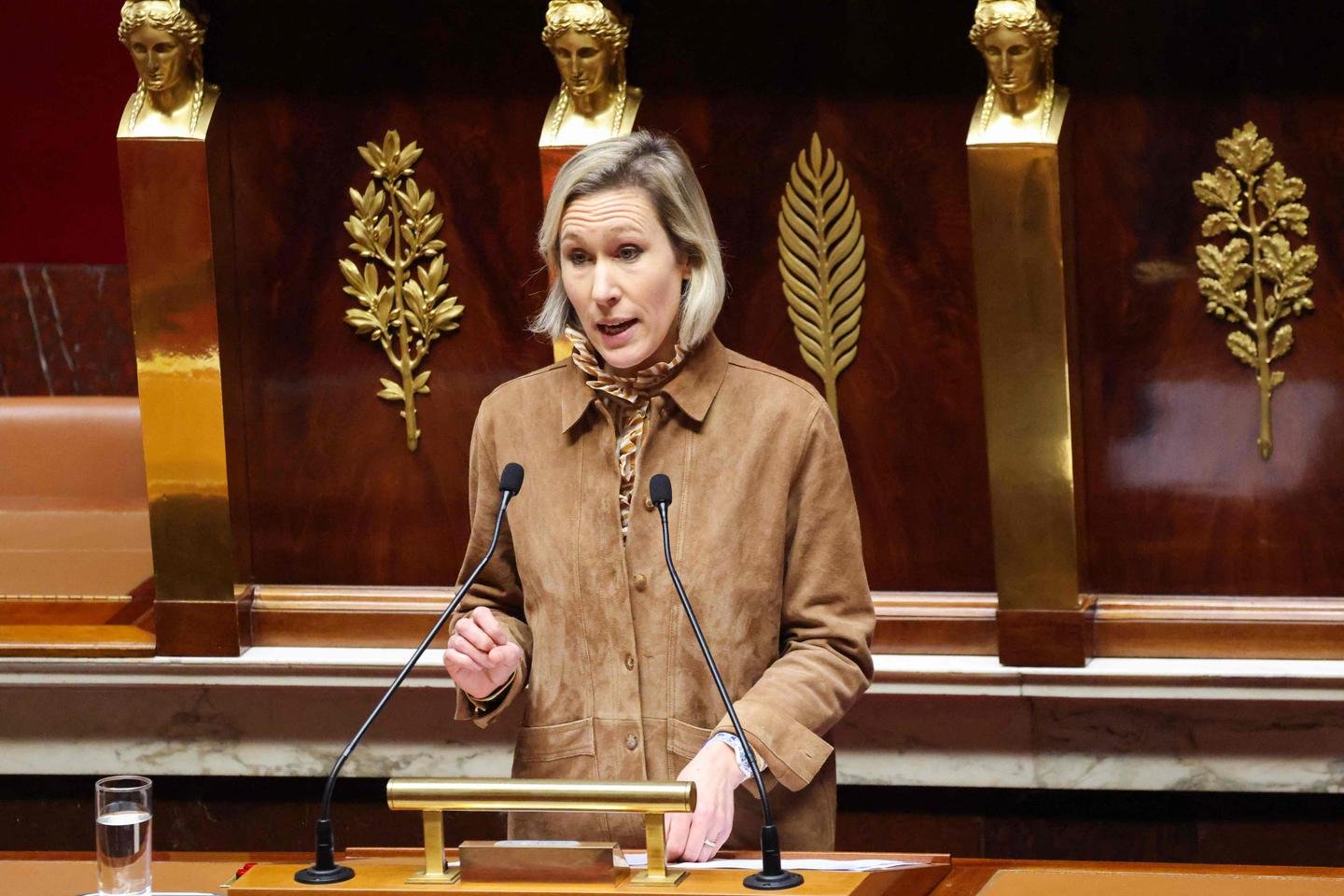 La députée (Renaissance) de la Marne, Laure Miller, s'exprimant lors du débat parlementaire sur l'interdiction des réseaux sociaux aux moins de 15 ans à l'Assemblée nationale, à Paris, le 26 janvier 2026.