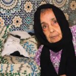 Portrait de Safia Ziani, actrice marocaine légendaire, souriante et élégante, en hommage à sa carrière.