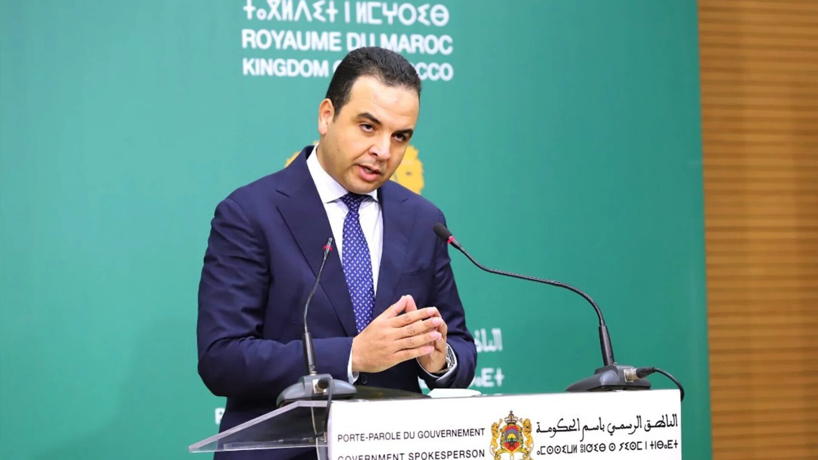 Mustapha Baitas, ministre délégué chargé des Relations avec le Parlement et porte-parole du gouvernement, lors d'une conférence de presse.