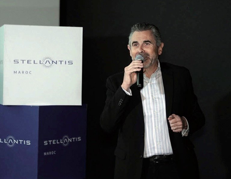 Stellantis Maroc : 2025, l'année du grand virage vers l'intégration totale et la souveraineté automobile 3 Yves Peyrot des Gachons, Directeur Général de Stellantis Maroc, présentant la stratégie d'intégration du groupe au Maroc lors d'une conférence de presse.