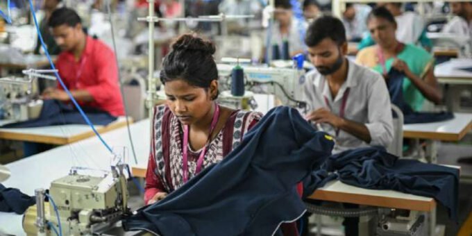 Carte du monde illustrant les routes commerciales de l'Inde et ses nouveaux partenaires économiques.