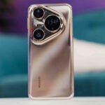 Le smartphone Huawei Pura 80 Ultra, mettant en avant son design élégant et son imposant module photo.