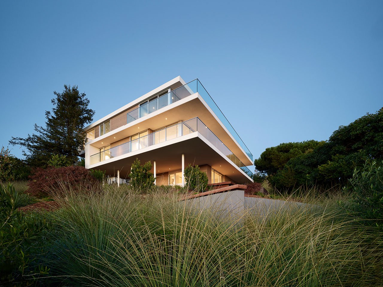 Lagoon View Residence by Swatt + Partners overlooking San Francisco Bay