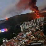 US military presence near Venezuelan oil fields, with a map of Venezuela and oil derricks.
