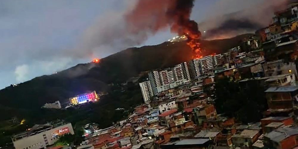 US military presence near Venezuelan oil fields, with a map of Venezuela and oil derricks.