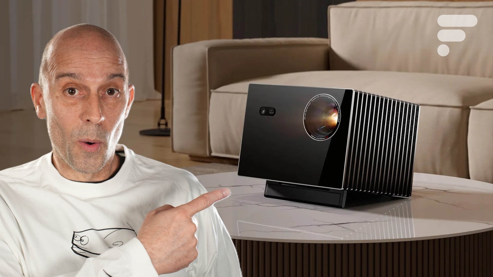 Le vidéoprojecteur Valerion VisionMaster Max, un appareil cubique et élégant, posé sur une surface, mettant en avant son design premium.