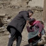 Abderrahmane Raïs, créateur de contenu et philanthrope, souriant et engagé dans son œuvre de solidarité au Maroc.