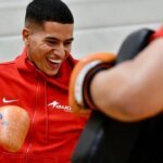 Achraf Agarmaoine : Le bâtisseur de ponts par le sport, de Harderwijk à l'espoir 4 Achraf Agarmaoine, fondateur de Stichting Beweeg naar Toekomst, inspirant la jeunesse aux Pays-Bas.