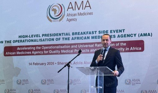Le Maroc, Architecte de la Souveraineté Sanitaire Africaine : Un Engagement Renouvelé pour l'AMA 3 Le ministre Amine Tehraoui s'exprimant lors du sommet de l'Union africaine, soulignant l'engagement du Maroc envers l'AMA.