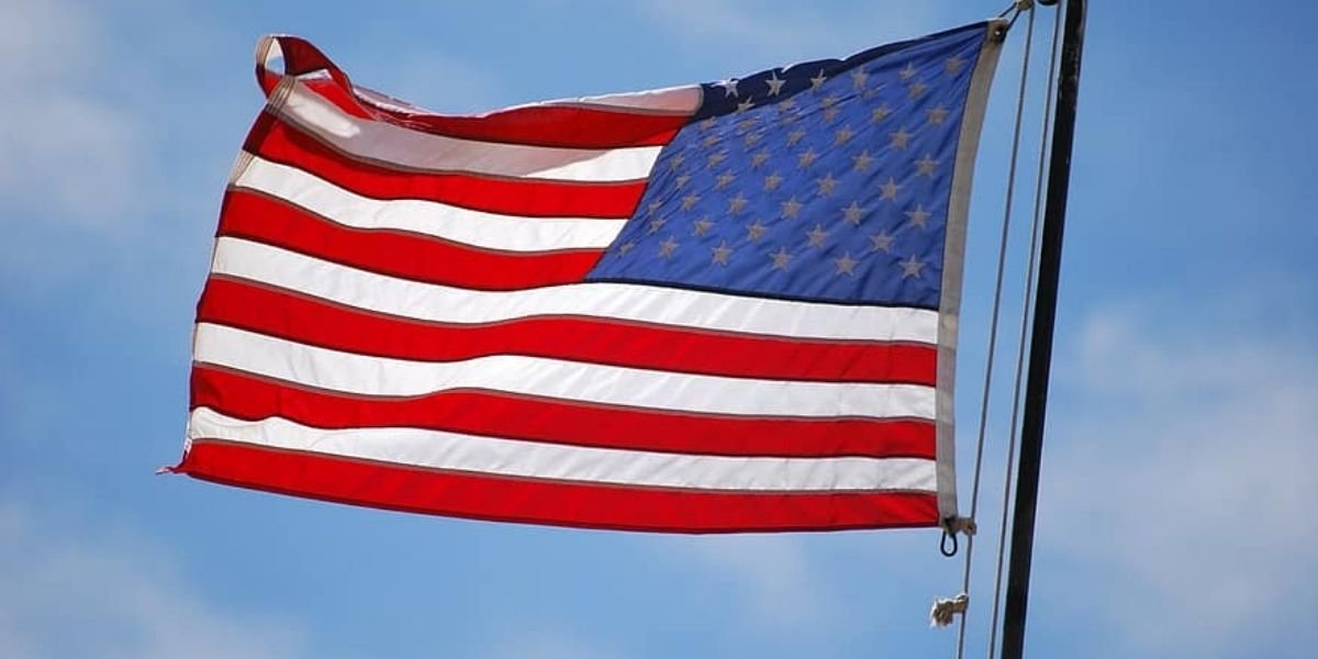 Carte de l'Afrique avec des flèches symbolisant les exportations vers les États-Unis, illustrant l'impact de l'AGOA.