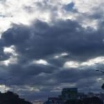 Carte météorologique du Maroc affichant des zones de fortes pluies, de vents violents et de chutes de neige, symbolisant l'alerte météo pour le 8 et 9 février 2026.