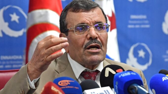 Portrait d'Ali Laarayedh, ancien Premier ministre tunisien et figure du parti islamiste Ennahdha, à Tunis en septembre 2022, suite à sa condamnation en appel.