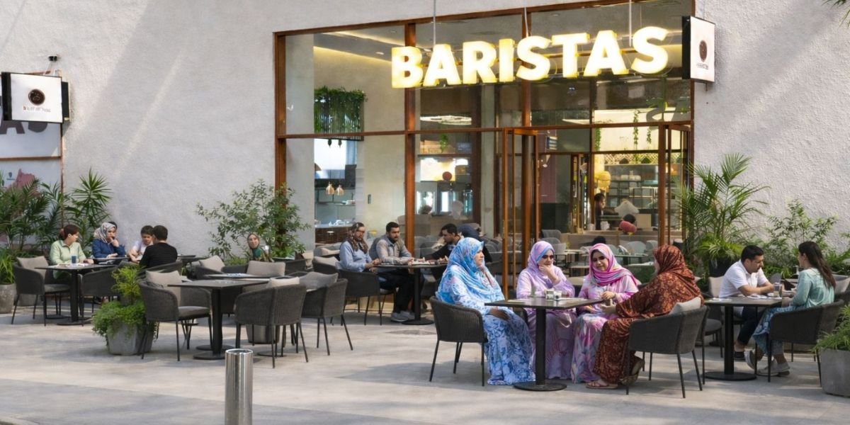 Baristas Illumine Laâyoune : L'Élégance Gourmande S'installe au Mazeej Mall 3 Baristas Illumine Laâyoune : L'Élégance