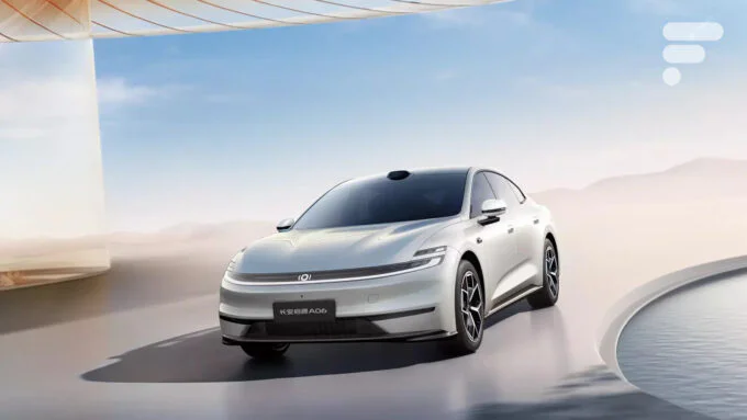 Une voiture électrique Changan avec une batterie solide, promettant 1500 km d'autonomie.