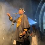 Boncana Maïga, l'Architecte du Son Ouest-Africain, S'éteint à Bamako 4 Portrait de Boncana Maïga, musicien et compositeur malien, souriant et regardant l'objectif.