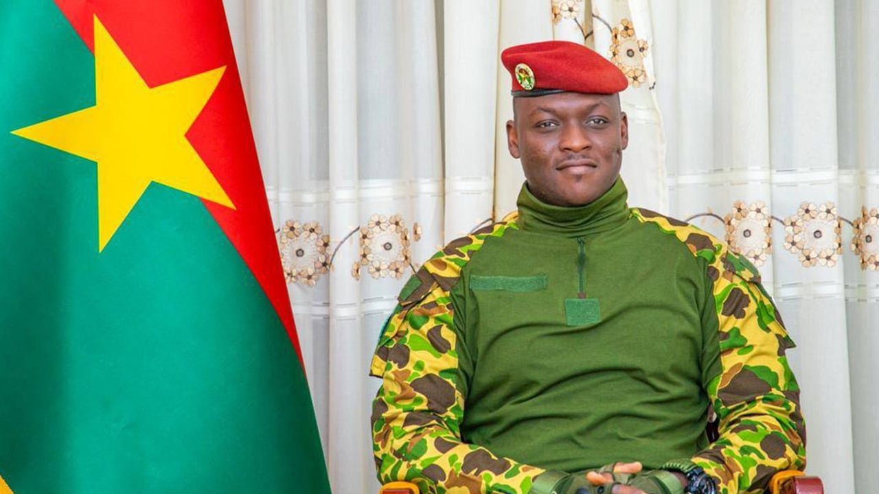 Le capitaine Ibrahim Traoré, président de la transition au Burkina Faso, face à la recrudescence des attaques jihadistes.