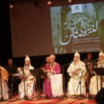 La troupe de la Hadra Chefchaounia de Delal El Bernoussi animant la Chaâbana solidaire de l'Association Hajar à Casablanca pour soutenir les enfants atteints de déficits immunitaires primitifs.