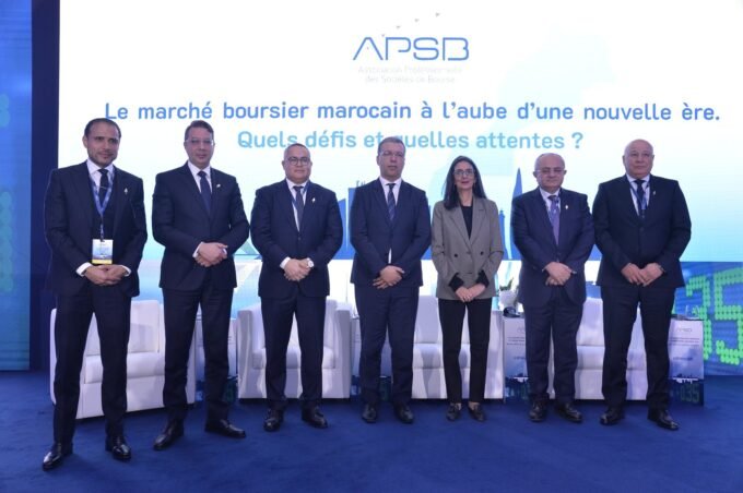 Vue panoramique de la Bourse de Casablanca, symbolisant son entrée dans une nouvelle ère financière avec le lancement du marché à terme et son ambition internationale.