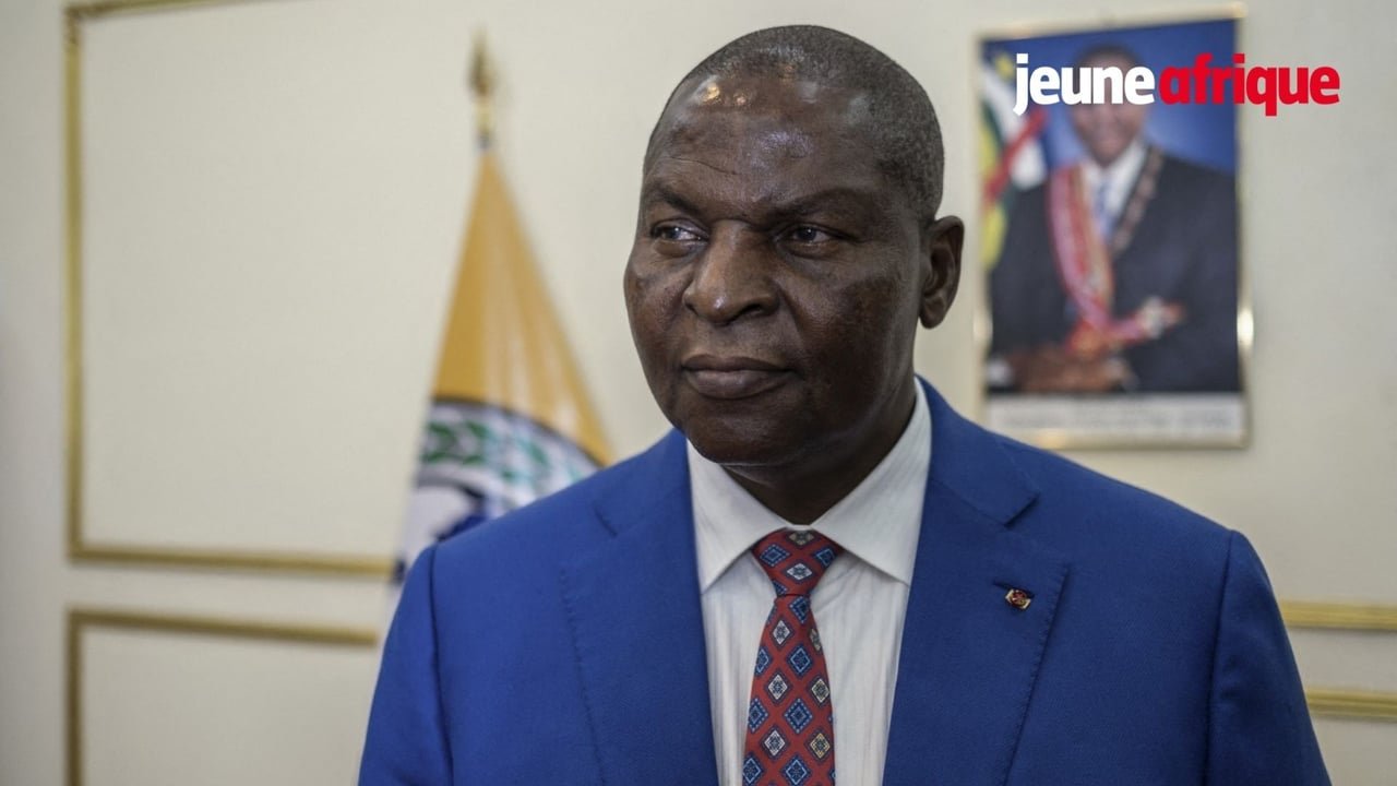 Le président centrafricain Faustin-Archange Touadéra, réélu, sous la protection de ses partenaires militaires.