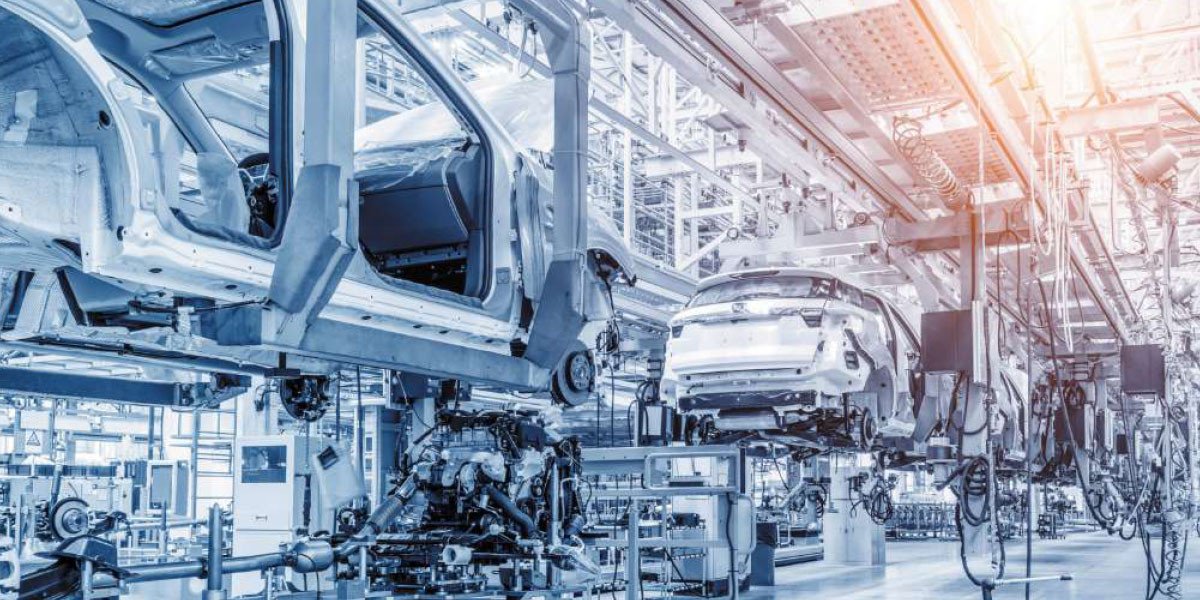 Tableau de bord des indicateurs économiques marocains avec des flèches montrant des directions opposées, symbolisant les dynamiques contrastées de l'automobile et de la facture énergétique.