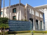 Carte du Moyen-Orient illustrant les tensions géopolitiques, avec les drapeaux du Maroc, de l'Iran et des pays du Golfe.