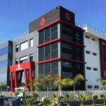 Logo de Masterlab avec le Conseil de la concurrence en arrière-plan, symbolisant l'enquête sur le marché du consommable médical.