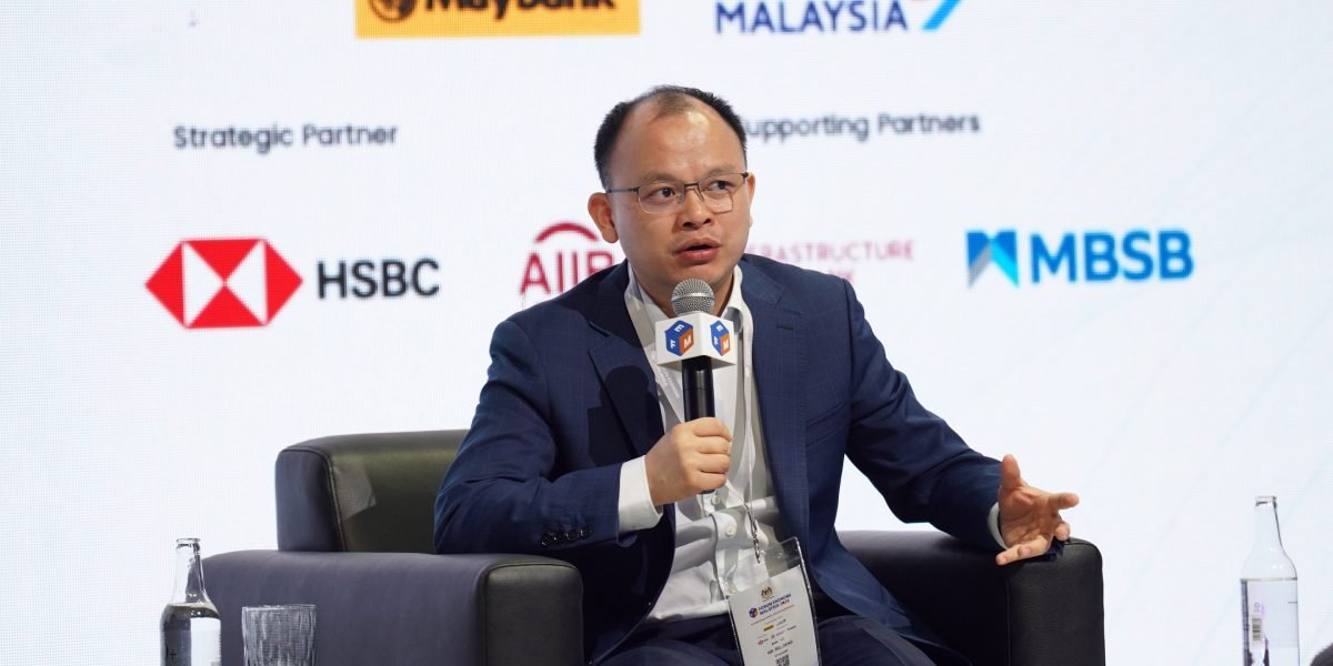 Stablecoins: The Digital Catalyst for Cross-Border Payments, Argues XTransfer CEO Bill Deng 3 Bill Deng, CEO of XTransfer, discussing the future of stablecoins in cross-border payments amidst a backdrop of global trade.