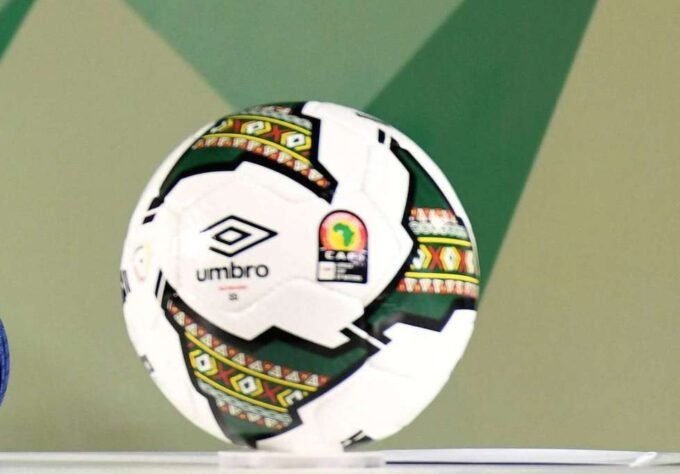 صورة تجمع لقطات متنوعة لأبرز الأحداث السياسية والاقتصادية الدولية