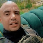 صورة تعبيرية تجمع رموزاً دولية أو خرائط عالمية تعكس تنوع الأخبار.