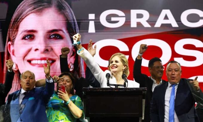 صورة تجمع رموزاً إخبارية دولية متنوعة تعكس طبيعة النشرة الإخبارية العالمية.