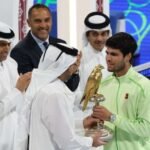 صورة تجمع رموزاً جغرافية وسياسية تعكس تنوع القضايا العالمية المطروحة في المقال.