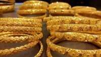صورة لقطع ذهبية أو سبائك ترمز لارتفاع أسعار الذهب في سلطنة عمان