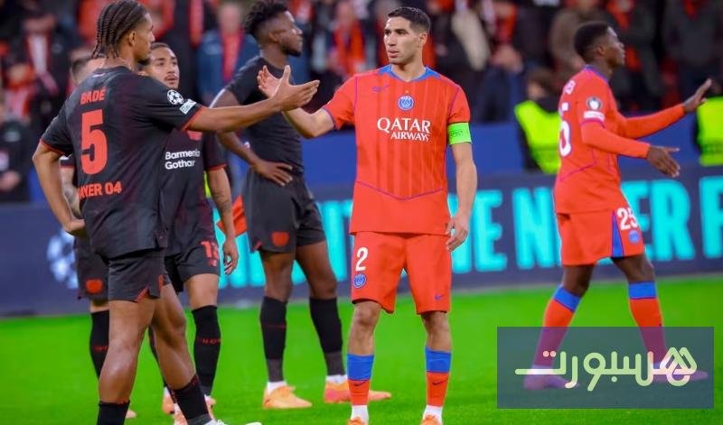 صورة لأشرف حكيمي بقميص باريس سان جيرمان خلال مباراة في دوري أبطال أوروبا.