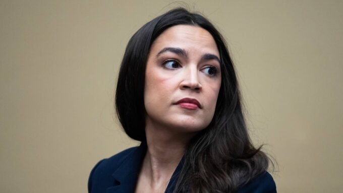 أوكاسيو-كورتيز تحذر من "عصر المستبدين" وتتهم ترمب بالتنازل عن أوروبا لبوتين 7 أوكاسيو-كورتيز