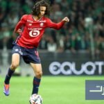 أيوب بوعدي: صراع الجنسيات الكروية ومستقبل نجم ليل بين أسود الأطلس و"الديوك" 2 اللاعب أيوب بوعدي بقميص نادي ليل، يظهر في لقطة من مباراة.