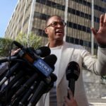 دون ليمون يتحدث لوسائل الإعلام بعد مثوله أمام المحكمة في لوس أنجلوس، كاليفورنيا، في 30 يناير.