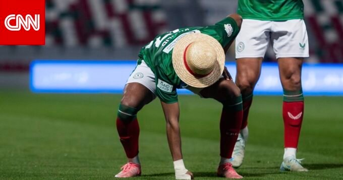 احتفال خالد الغنام المستوحى من "ون بيس" يشعل تفاعل الجماهير في الدوري السعودي 6 اللاعب خالد الغنام يحتفل بهدفه مع الاتفاق بأسلوب شخصية من أنمي ون بيس في الدوري السعودي.