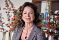 وزيرة السياحة اللبنانية لورا الخازن لحود تتحدث في مؤتمر دولي حول مستقبل السياحة والذكاء الاصطناعي.