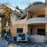 صورة للرئيس اللبناني ميشال عون يتحدث عن التوترات الإقليمية والغارات الإسرائيلية.