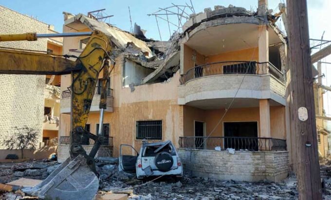 صورة للرئيس اللبناني ميشال عون يتحدث عن التوترات الإقليمية والغارات الإسرائيلية.