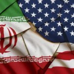 صورة تظهر سفناً حربية أو طائرات عسكرية أمريكية في منطقة الخليج، أو خريطة توضح التوتر بين أمريكا وإيران.