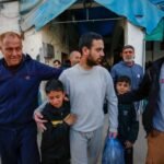 صورة توضيحية لعملية إطلاق سراح أسرى فلسطينيين من قطاع غزة.