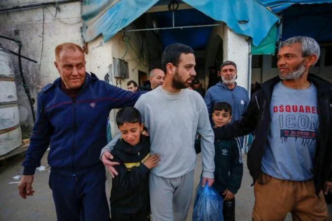 صورة توضيحية لعملية إطلاق سراح أسرى فلسطينيين من قطاع غزة.