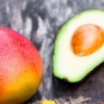دراسة حديثة تكشف: الأفوكادو والمانجو.. تعزيز يومي لصحة قلبك وأوعيتك الدموية 4 صورة توضيحية لفاكهتي الأفوكادو والمانجو، ترمز لفوائدهما الصحية للقلب والأوعية الدموية.