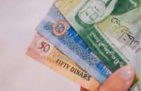 رسم بياني يوضح مؤشرات النمو الاقتصادي والتضخم في الأردن والمنطقة العربية.