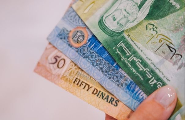 الأردن: نمو اقتصادي مرتقب وتحديات جيوسياسية وتجارية تلوح في الأفق 3 رسم بياني يوضح مؤشرات النمو الاقتصادي والتضخم في الأردن والمنطقة العربية.