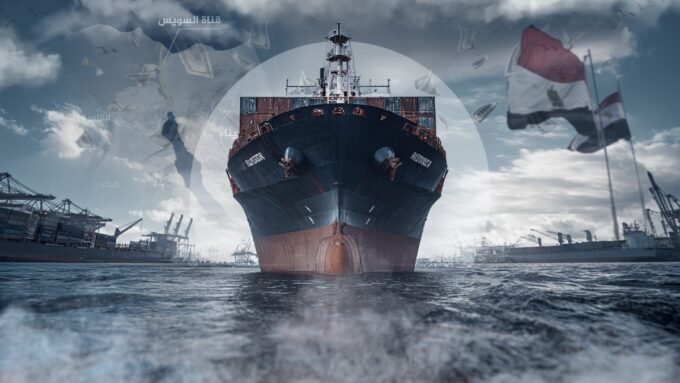 صورة لقناة السويس مع سفن عابرة، ترمز إلى الأصول السيادية المصرية ودورها الاقتصادي.