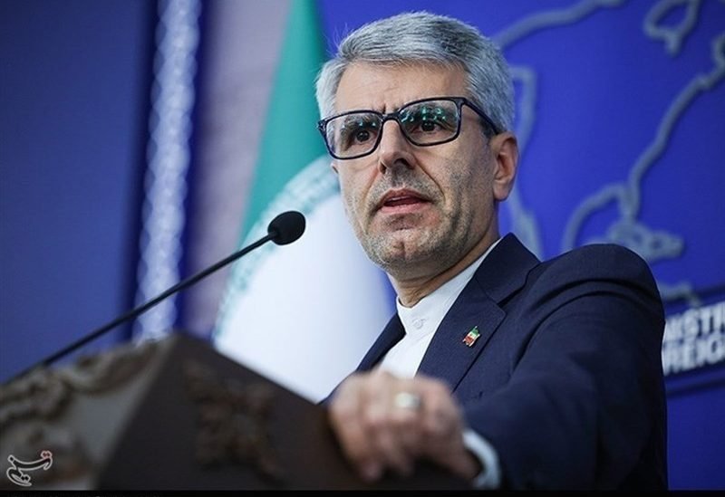 المتحدث باسم الخارجية الإيرانية إسماعيل بقائي خلال مؤتمر صحفي حول البرنامج النووي.